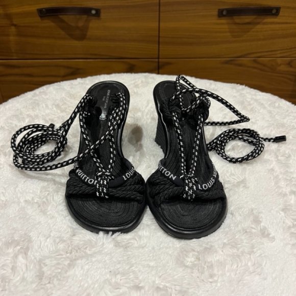 LOUIS VUITTON LACE UP HEEL SANDAL SIZE 38 - Picture 2 of 4